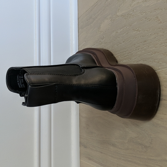 Urban Outfitters Black Ankle Boots - Picture 10 of 11